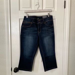 NWT 1822 Denim Capri Dark Wash Blue Jeans